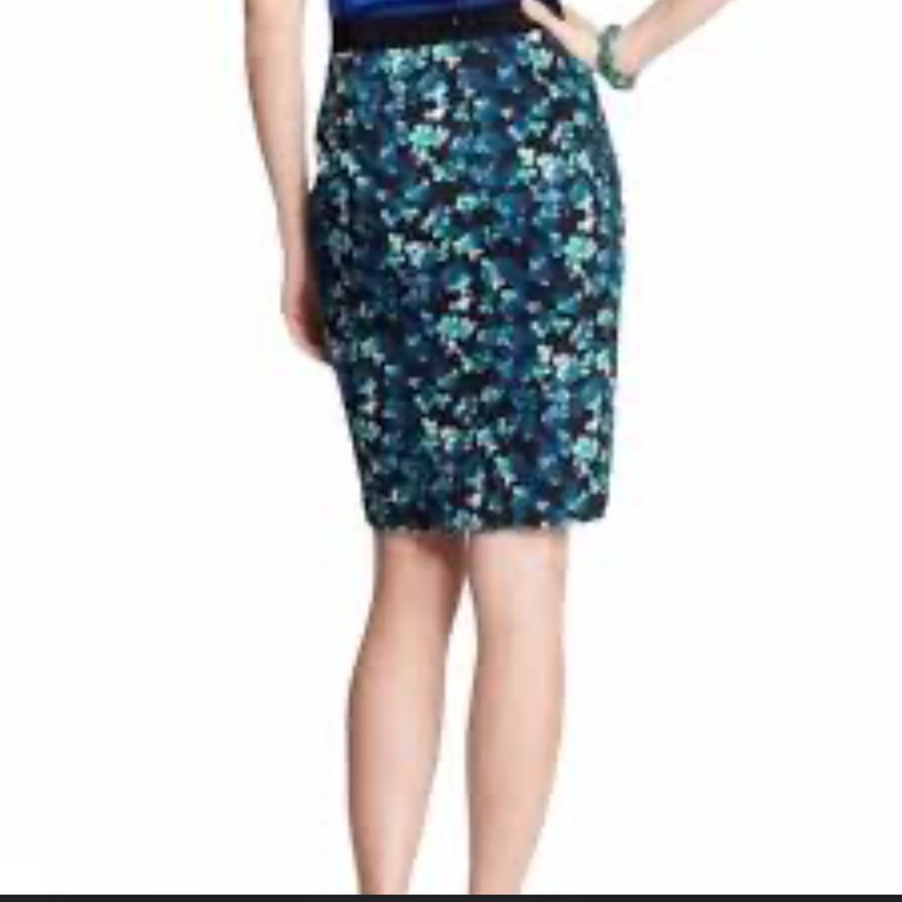 Ann Taylor blue floral pencil skirt, size 8